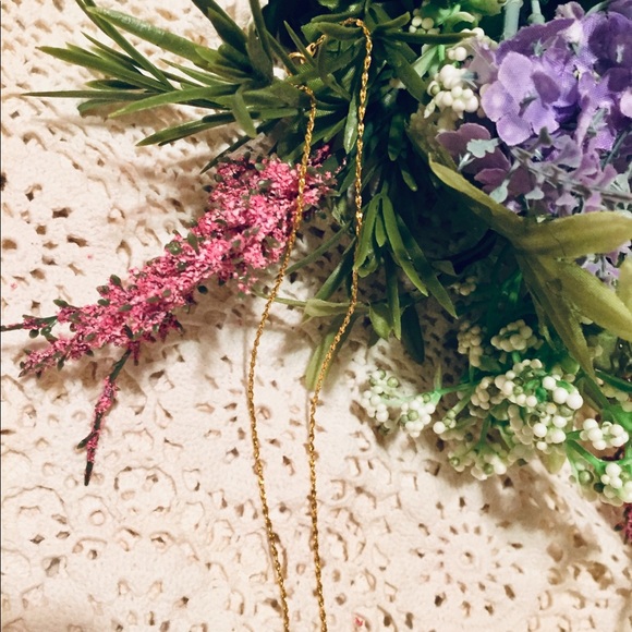 🍁Vintage Large Gold Lacey Leaf Necklace🍁 - Picture 7 of 7